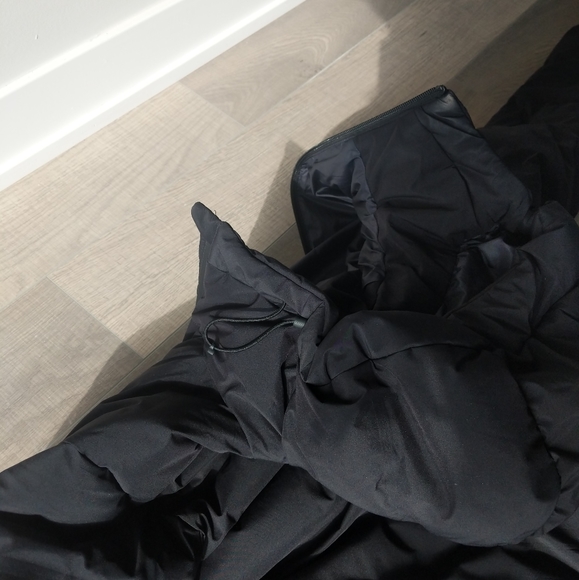 Like new UNIQLO WOMENS PUFFER JACKET PARKA SIZE M - Picture 6 of 7